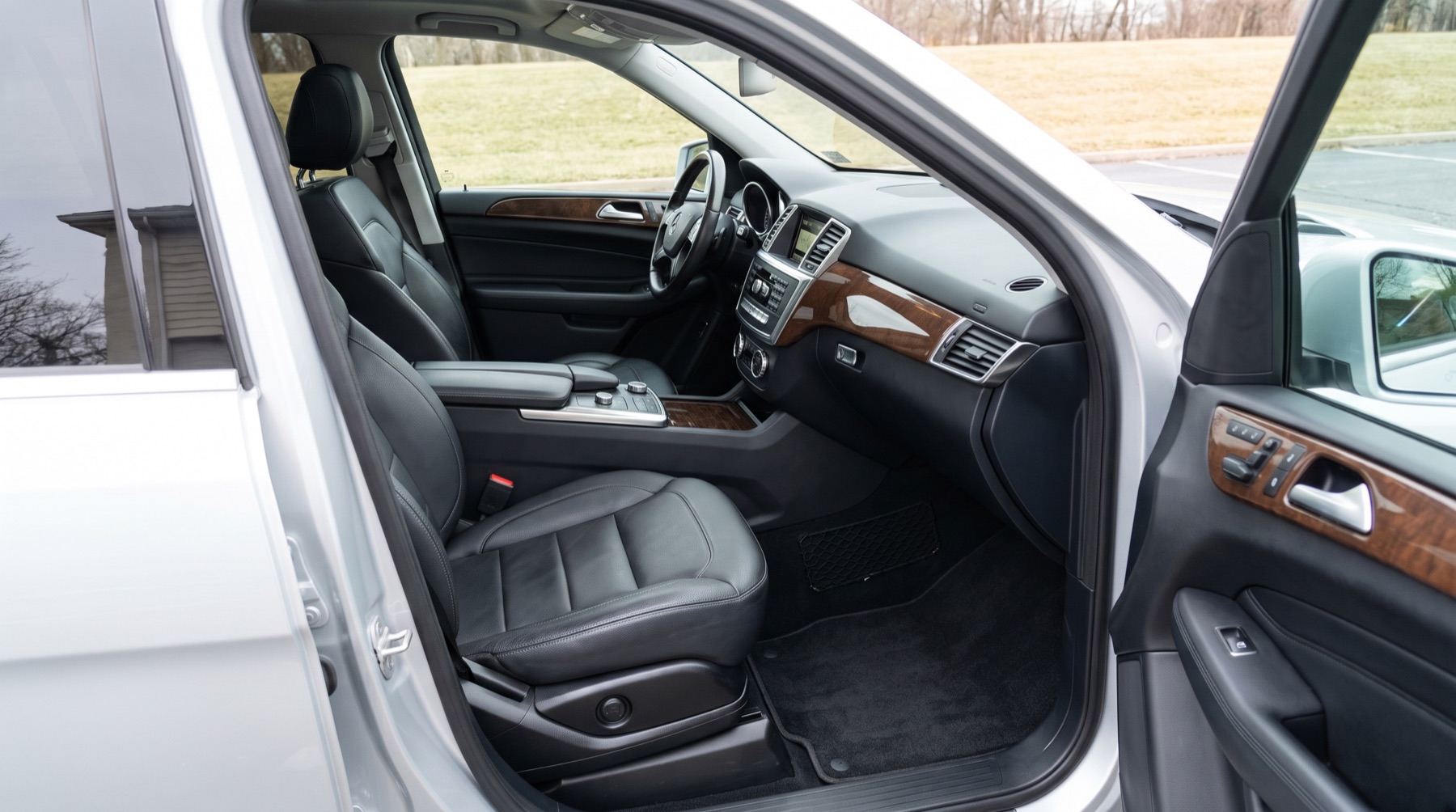 After: the same cabin spotless, with clean leather seats, dashboard and floor mats